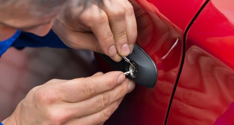 RG4 Towing vehicle lockout assistance